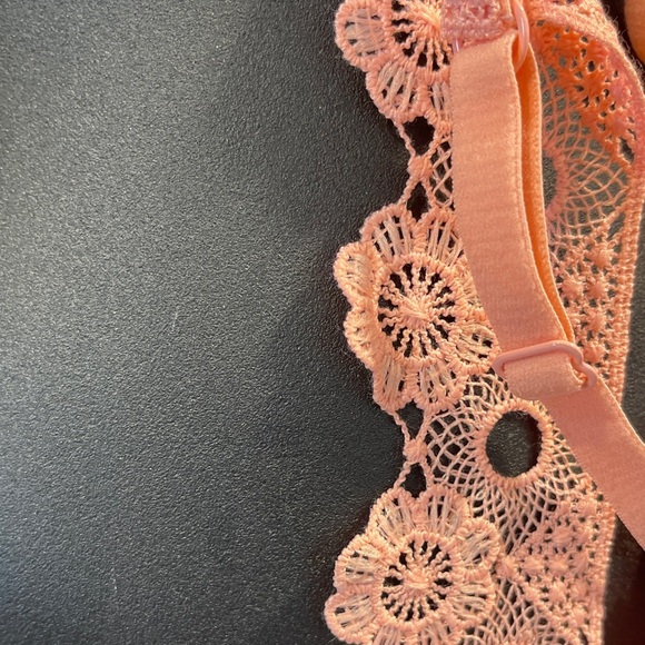No boundaries Lace Bralette in Peach medium - Picture 5 of 5